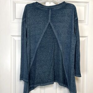 Como Vintage Blue Long Sleeve Top